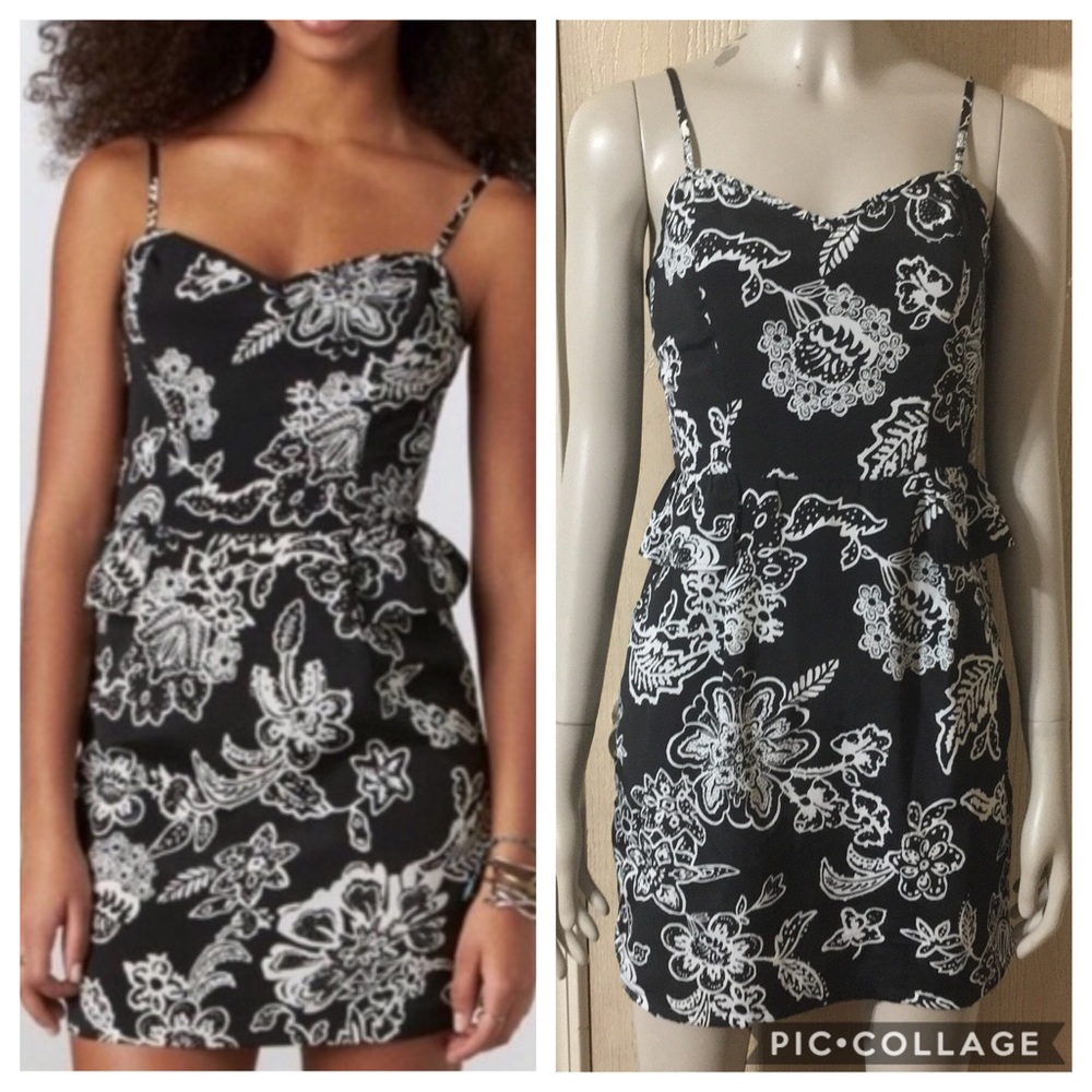🦅American Eagle Outfitters Peplum Floral Dress🦅